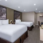 Super 8 By Wyndham Niagara Falls On